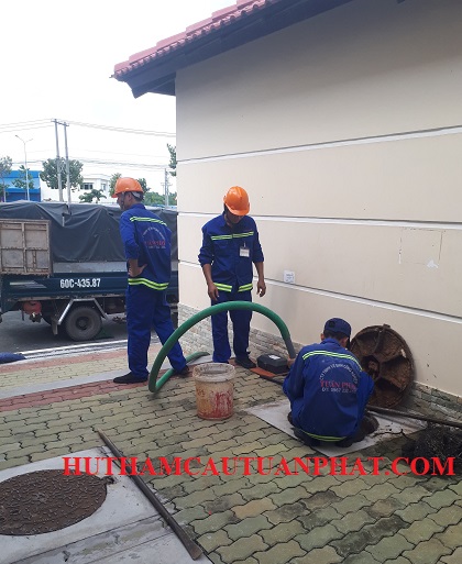 Hút hầm cầu tại CCN Bình Chuẩn